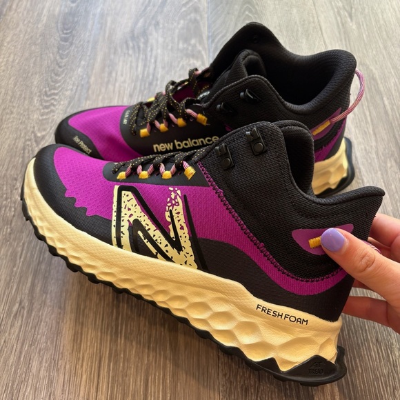 New Balance Women's Fresh Foam Garoe’ Midcut V1 GTX Trail Shoes - Picture 4 of 10